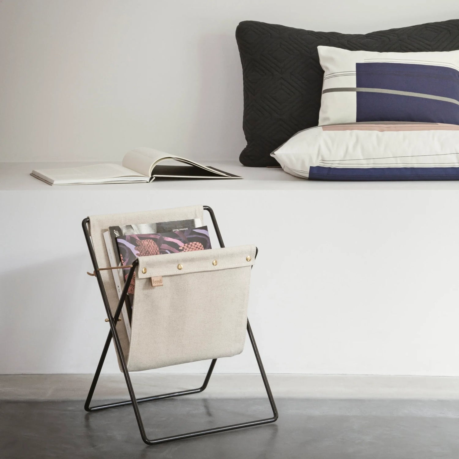 Your home has never been so tidy [5 stylish newspaper stands]