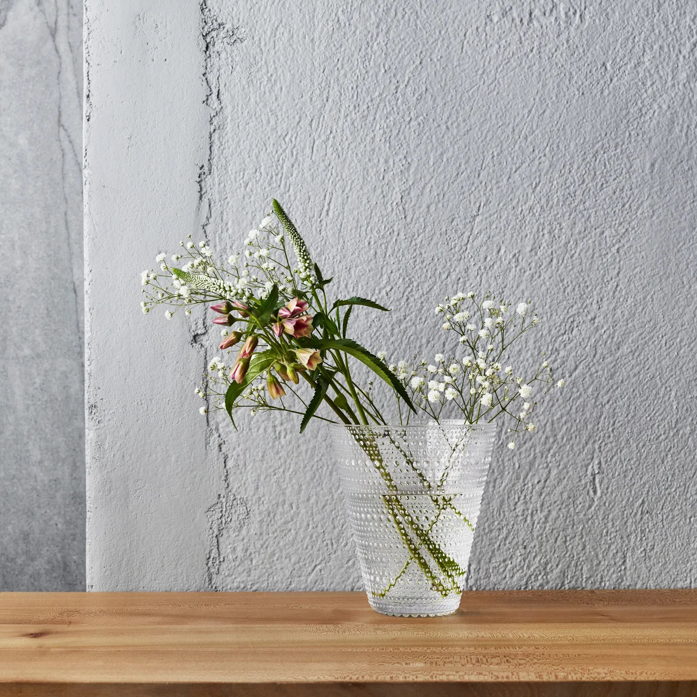 Designer vases make your flowers shine [5 TRENDS]