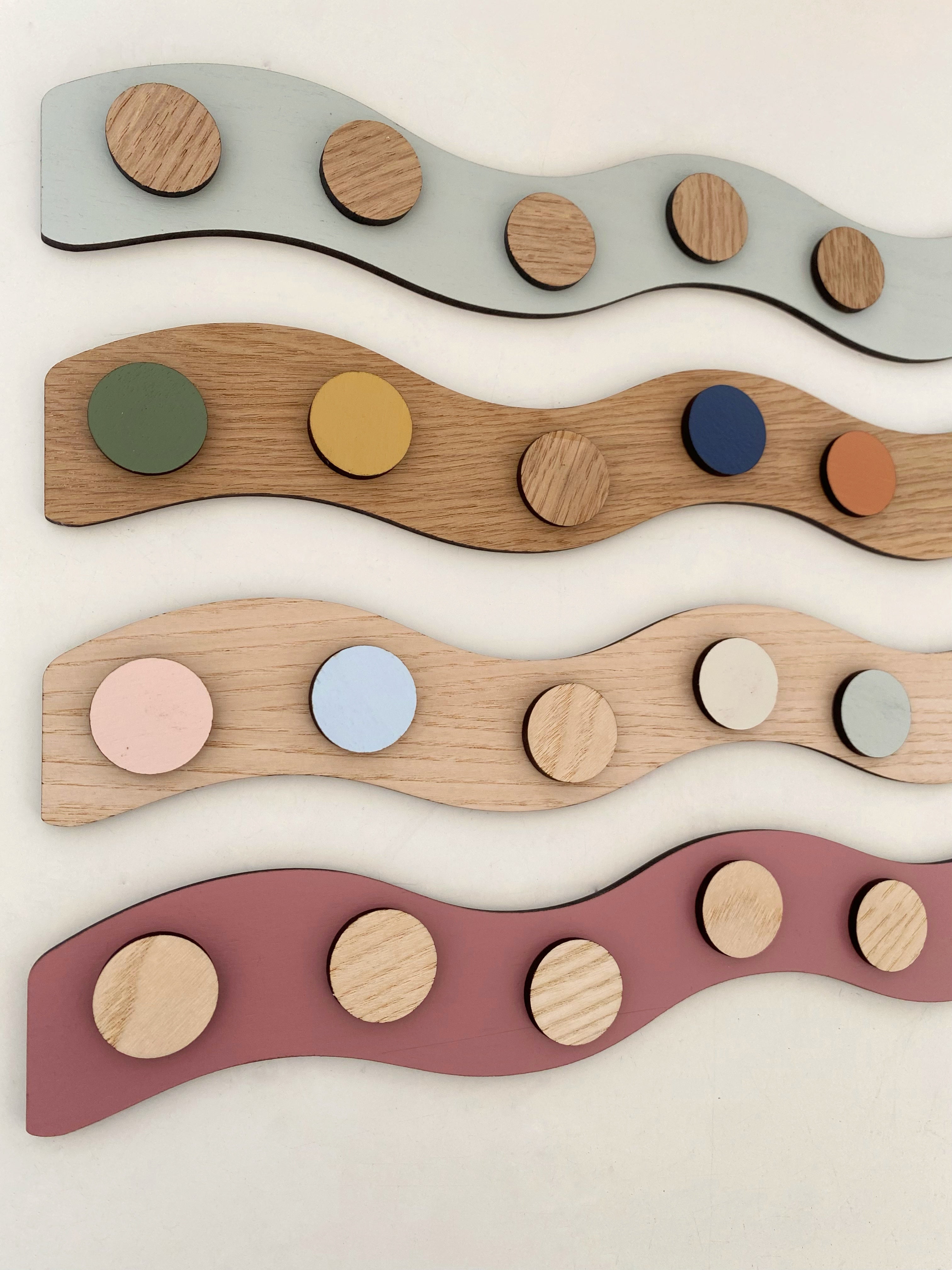 The Art Display Bar - Wavy - Oak