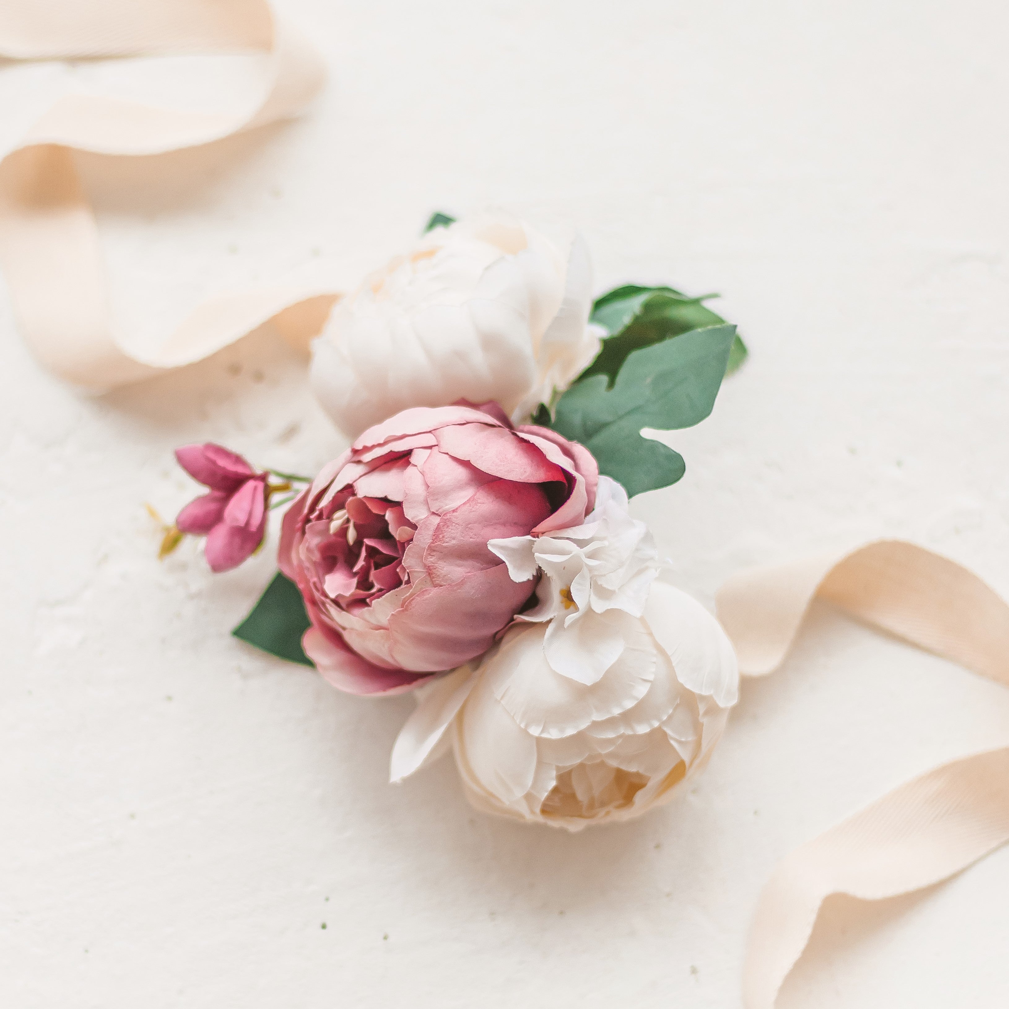MINICAMP Peony Flower Garland for Teepee & Kids Room Decor | White & Peach