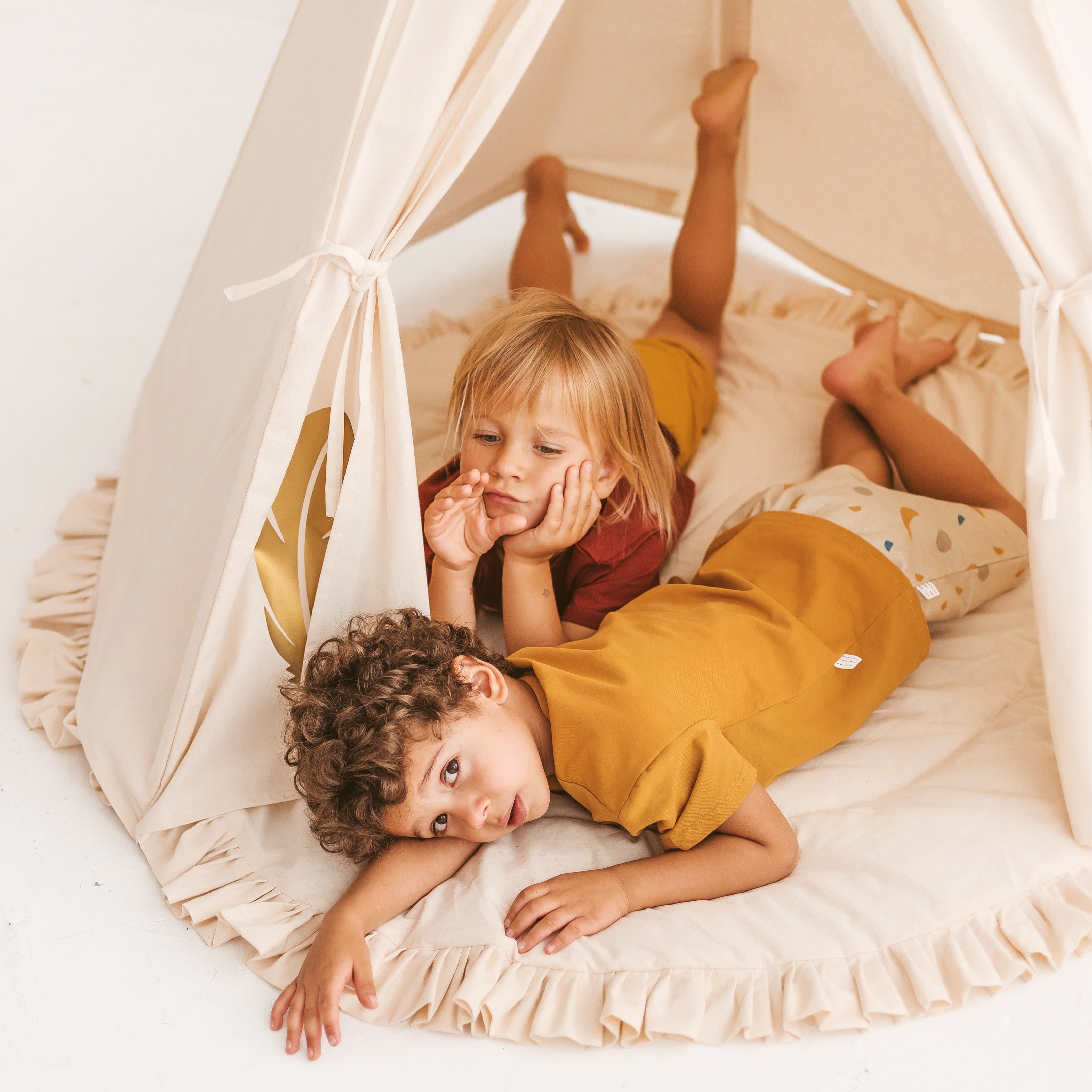 MINICAMP Kids Playmat With Ruffled Border in Ecru