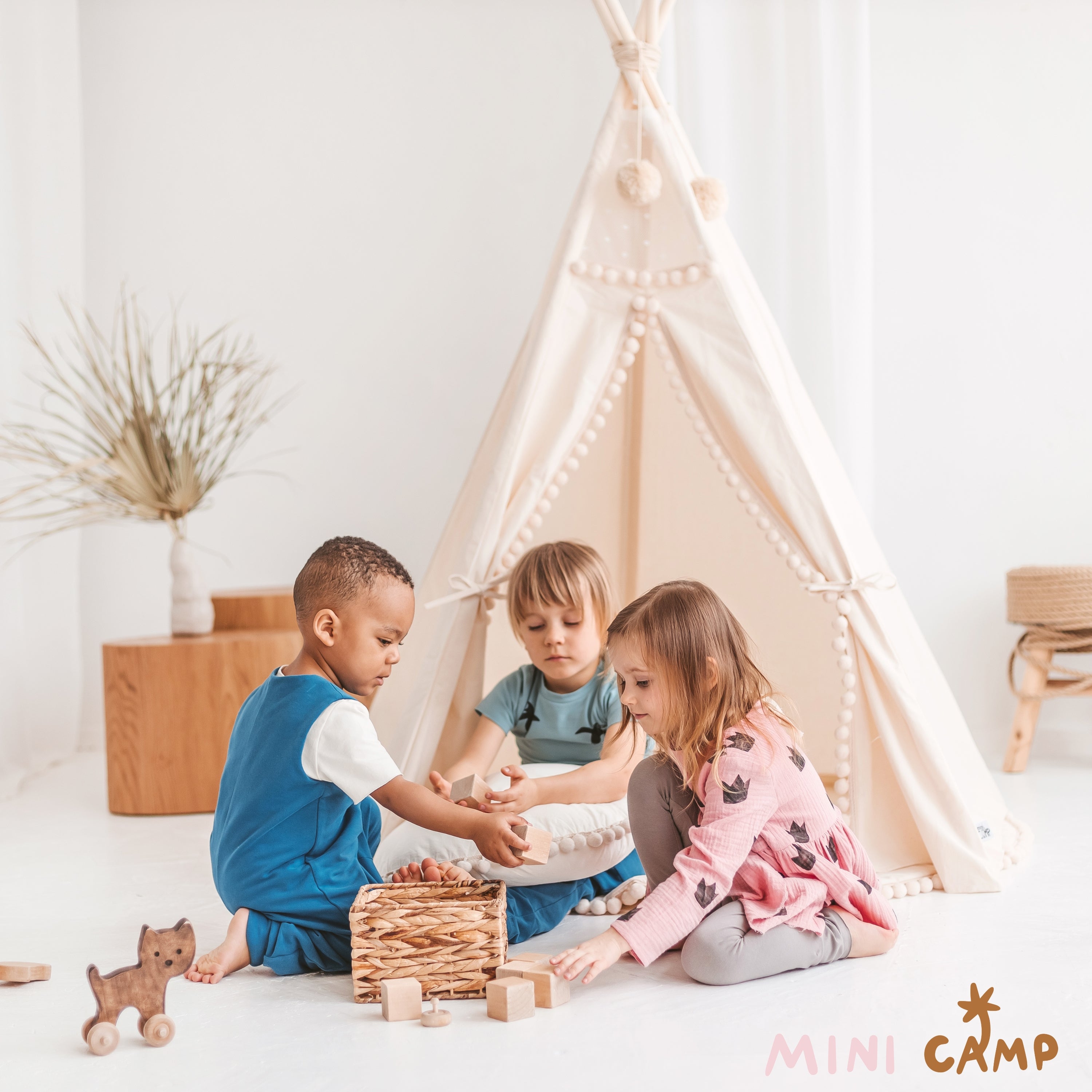 MINICAMP Original Play Tent With Pompoms