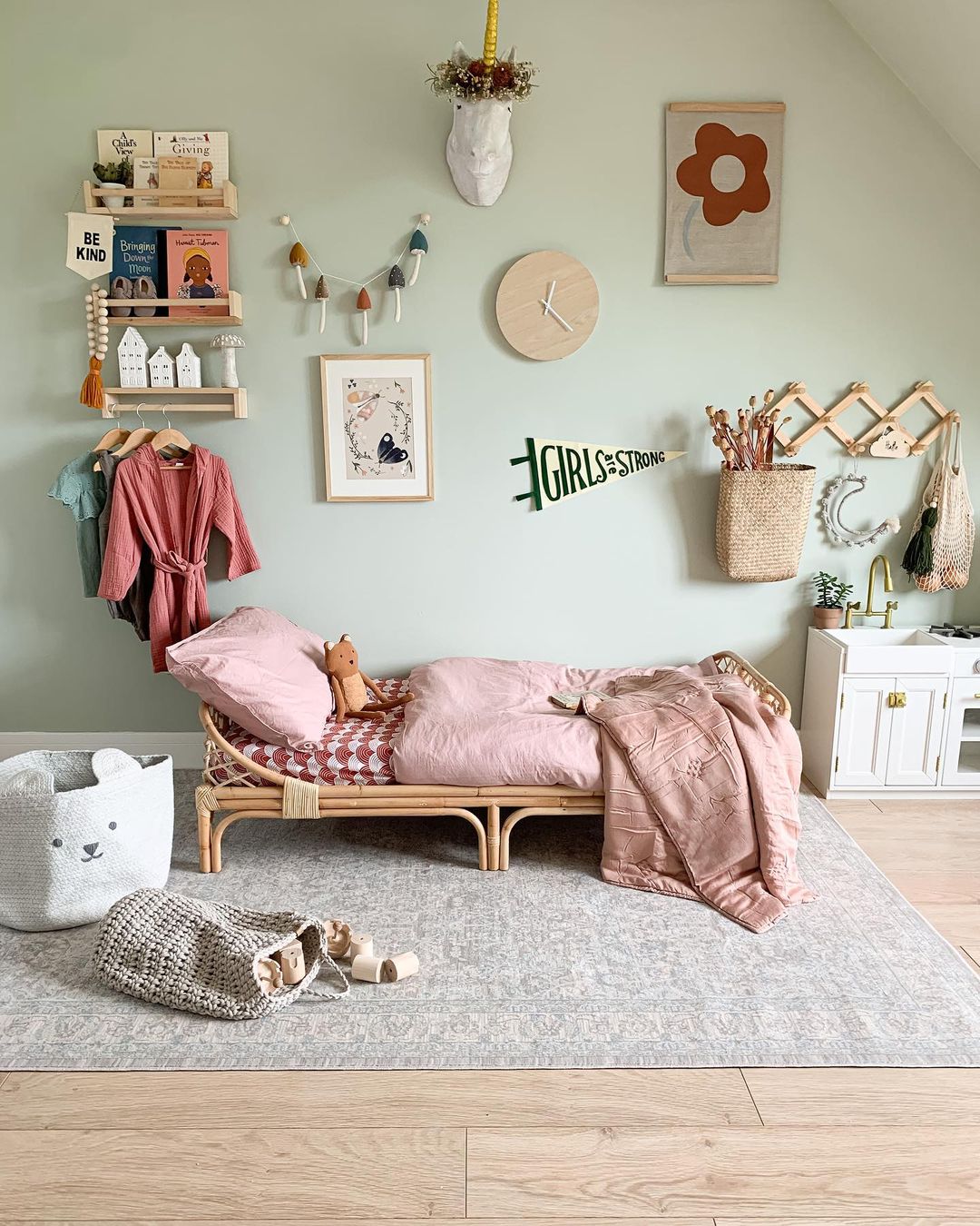 Crochet Hanging Bag, Large | OATMEAL