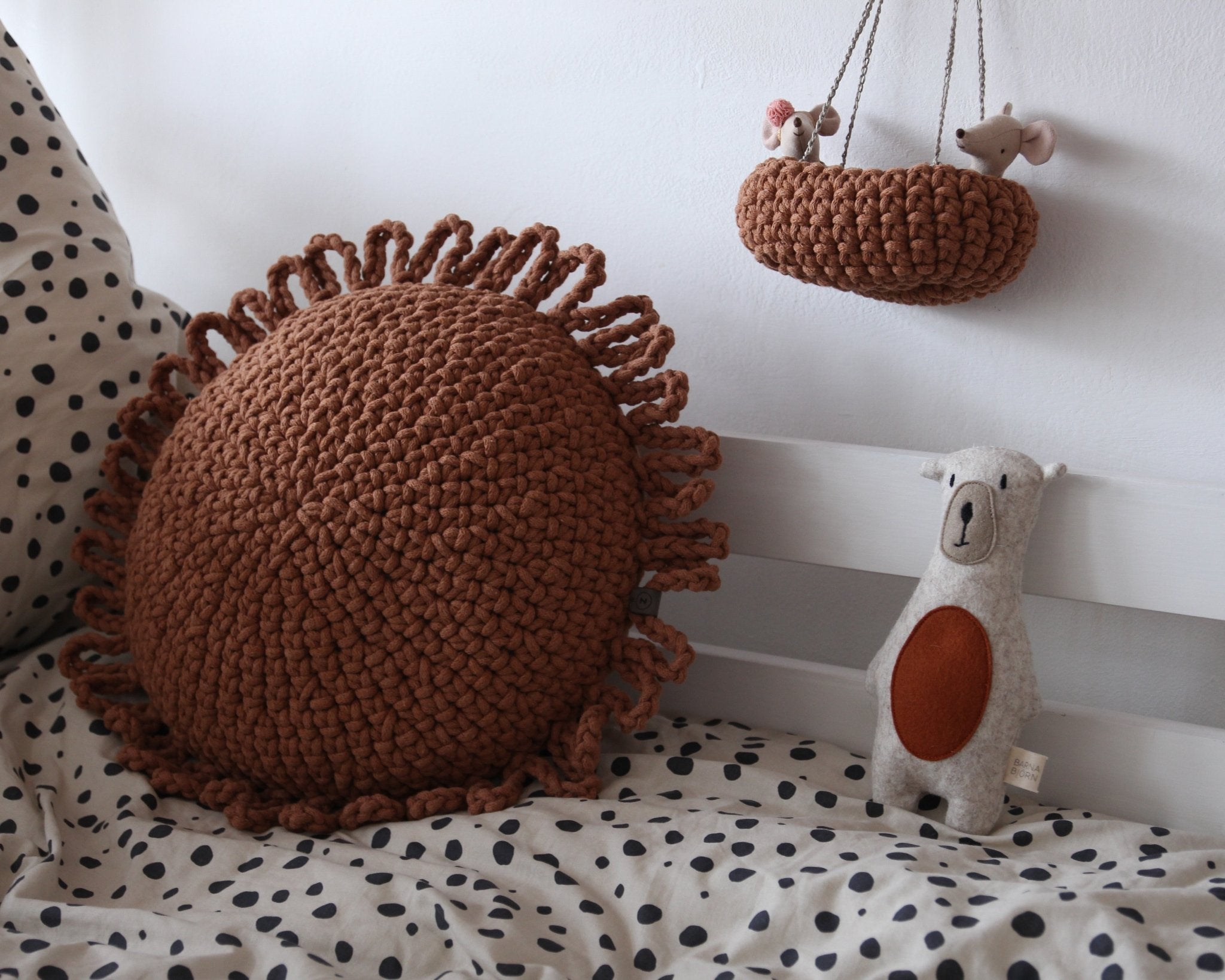 Crochet Cushion FUN | CINNAMON