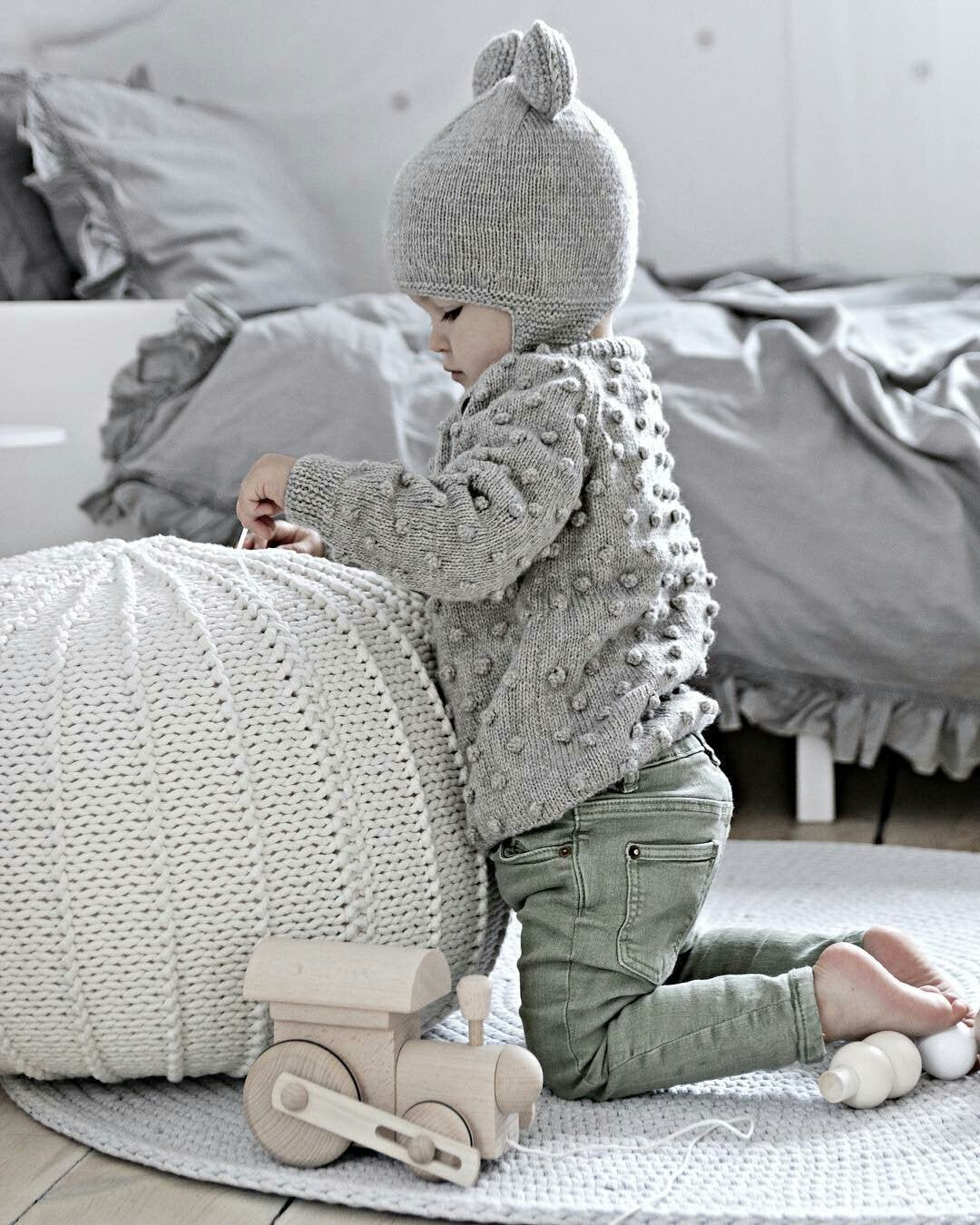 Knitted Pouffe, Medium | IVORY