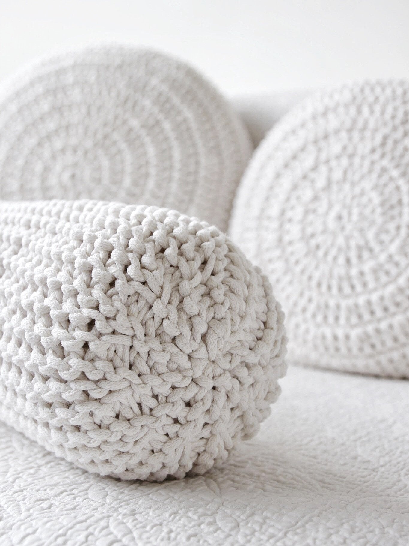 Knitted Neck Cushion | IVORY