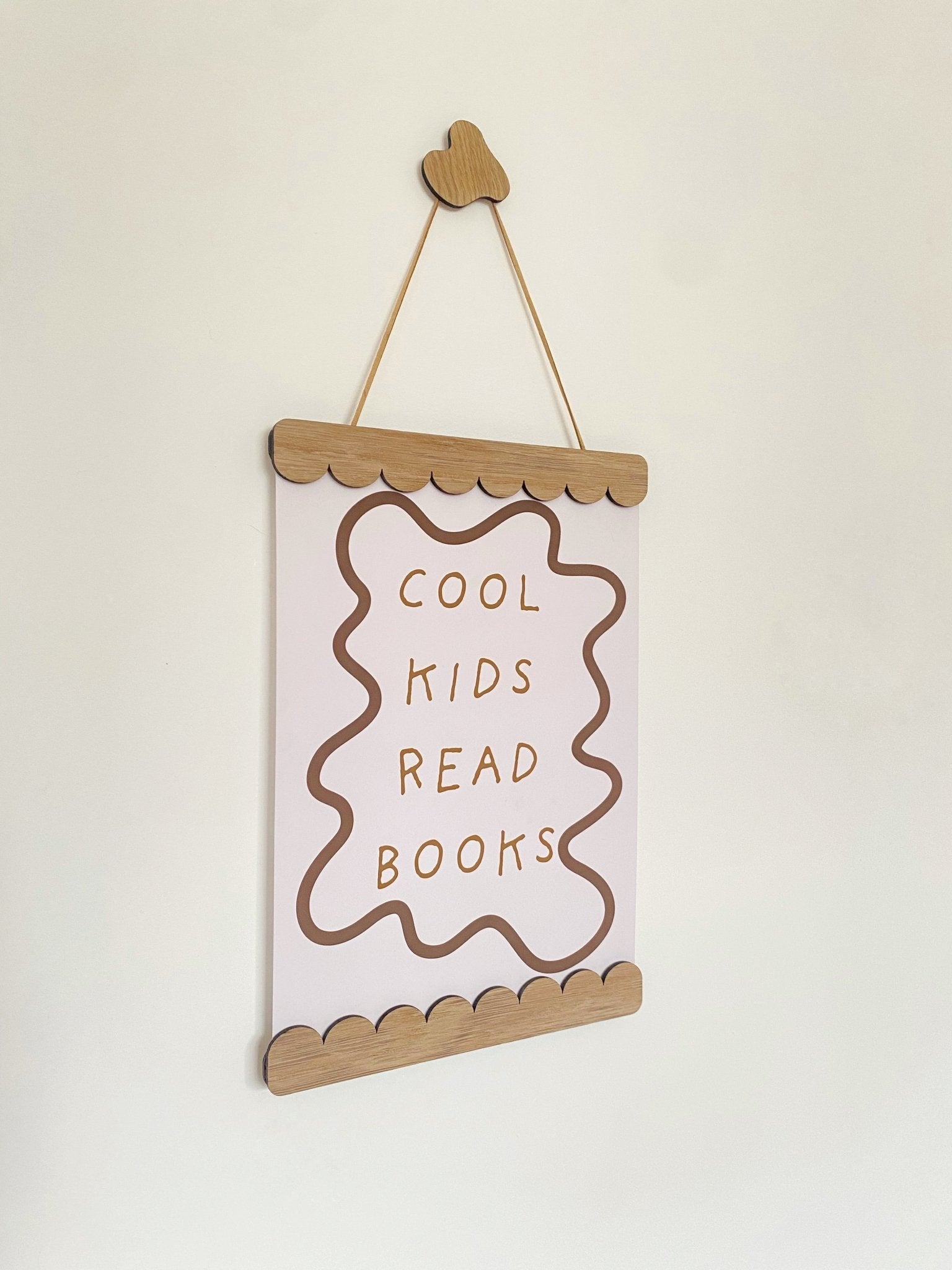 Scalloped Magnetic Picture Frame - Oak